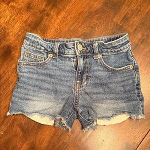 Cat & Jack Girls Denim Cutoff Shorts - S (6/7)
